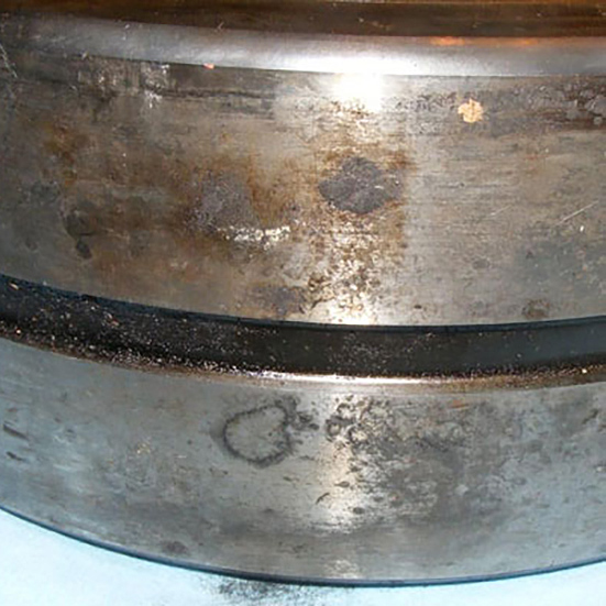 Fretting Corrosion and Fitting marks on the outside diameter of a spherical roller outside diameter